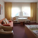 Zum Weissen Lamm ホテル *
