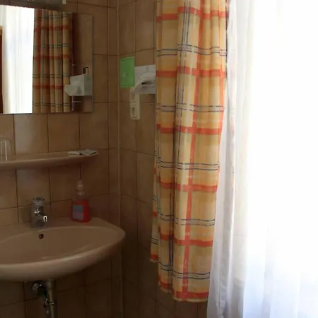 Zum Weissen Lamm Otel