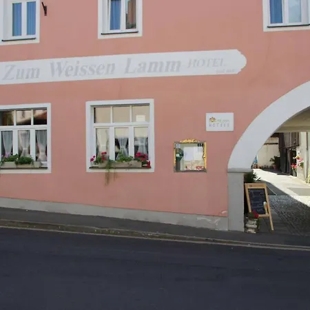 Zum Weissen Lamm Otel *